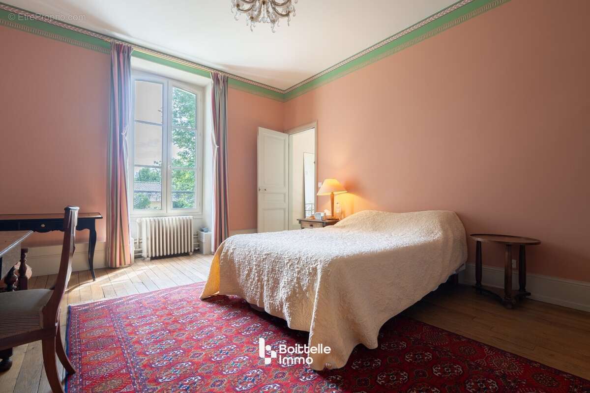 Maison à VARENNES-SUR-SEINE
