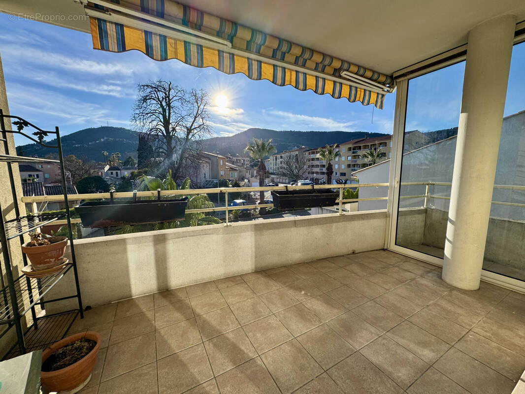 Appartement à SOLLIES-PONT