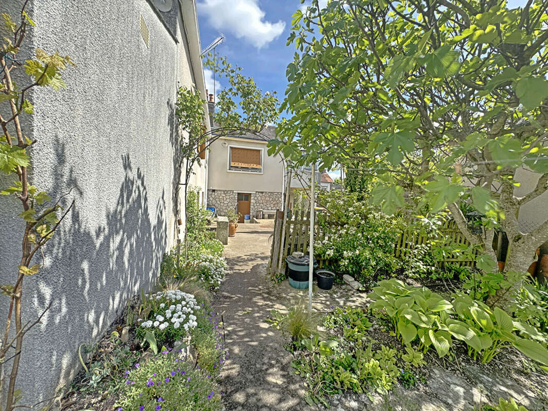 Maison à SAINT-JEAN-DE-LA-RUELLE