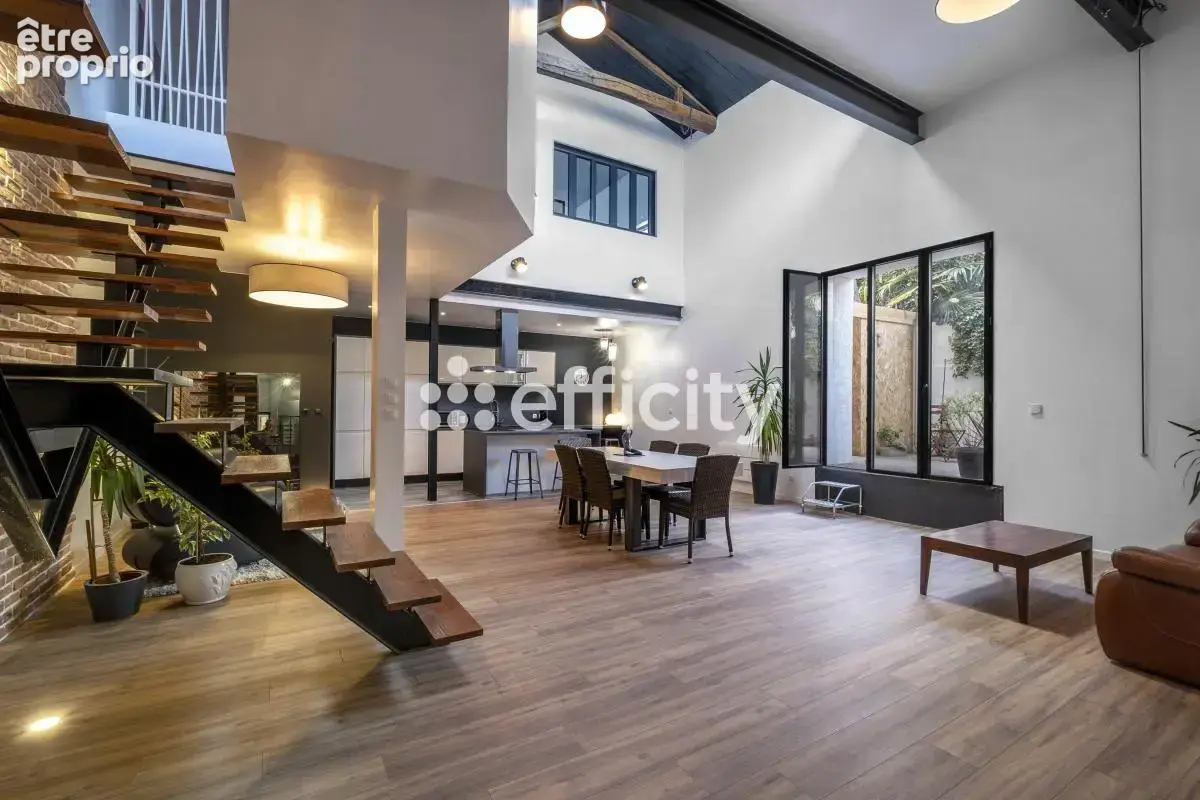 Maison 165 m² à Saint-Xandre  - photo 1