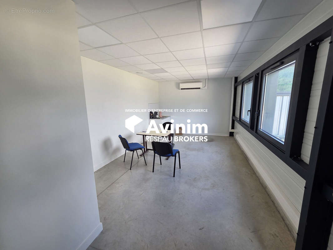 Commerce 1146 m² à Arbent  - photo 6