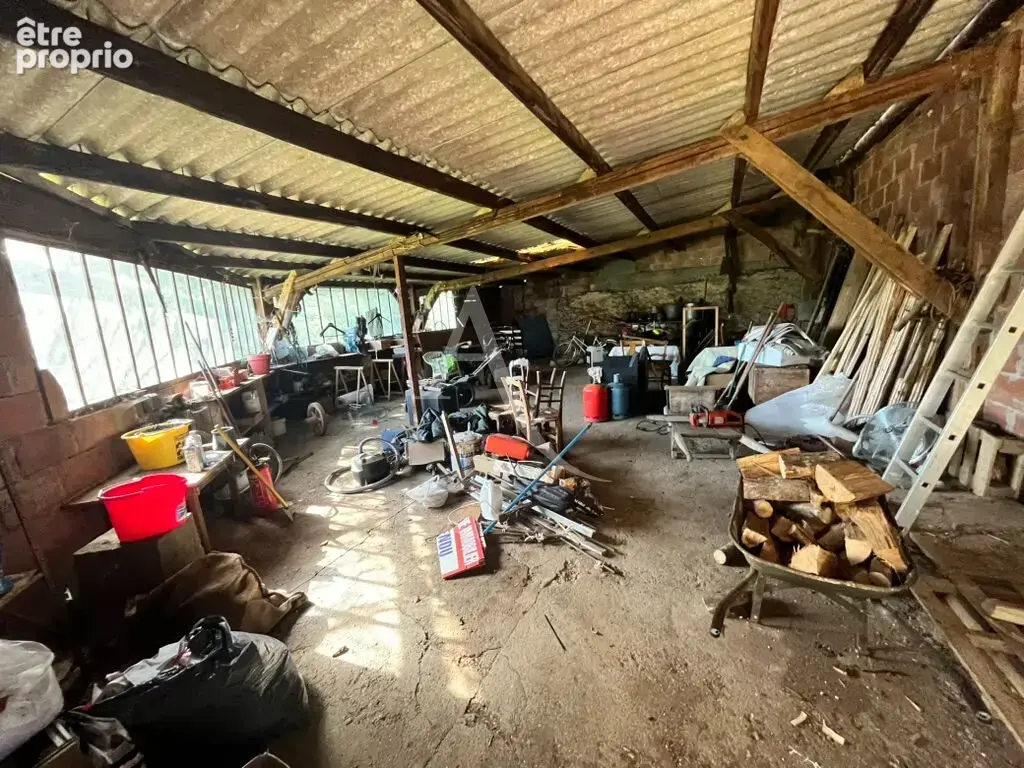 Ensemble comprenantun terrain constructible; un atelier et une dépendance à rénover - photo 9
