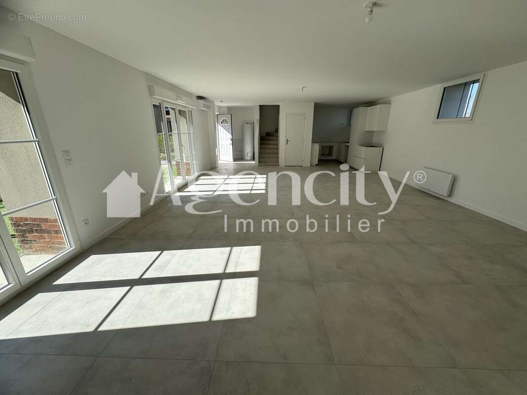 Maison à BUSSY-SAINT-GEORGES