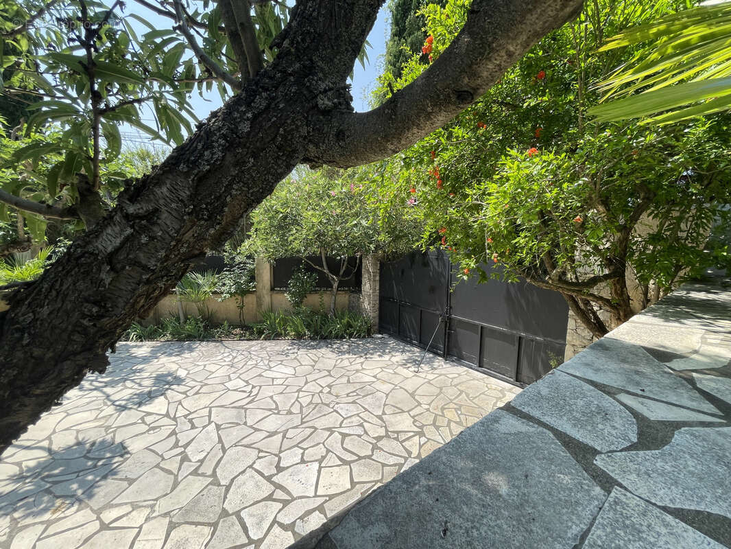 Vaison 2km / belle maison / sh240m2 / terrain 1396m2 / piscine / pool house 100m2 - photo 16