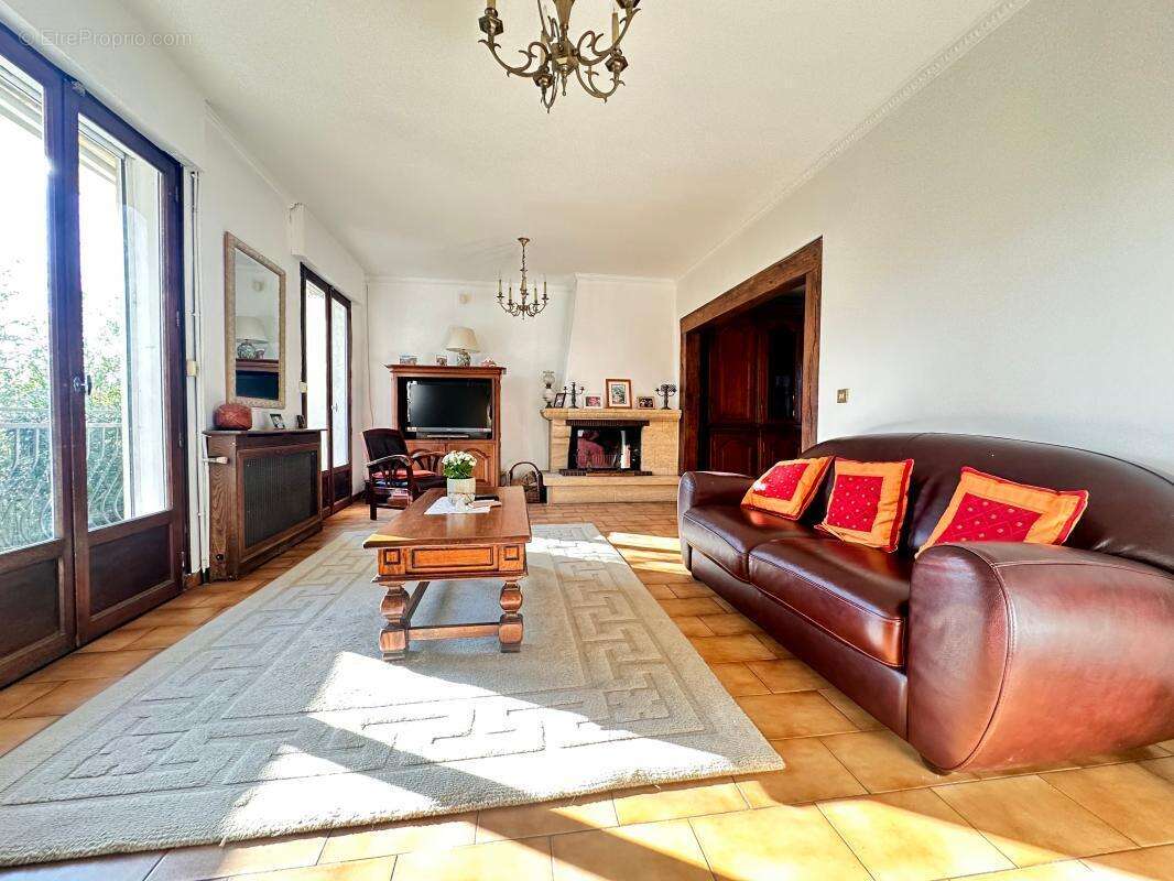 Maison à SAINT-MAUR-DES-FOSSES