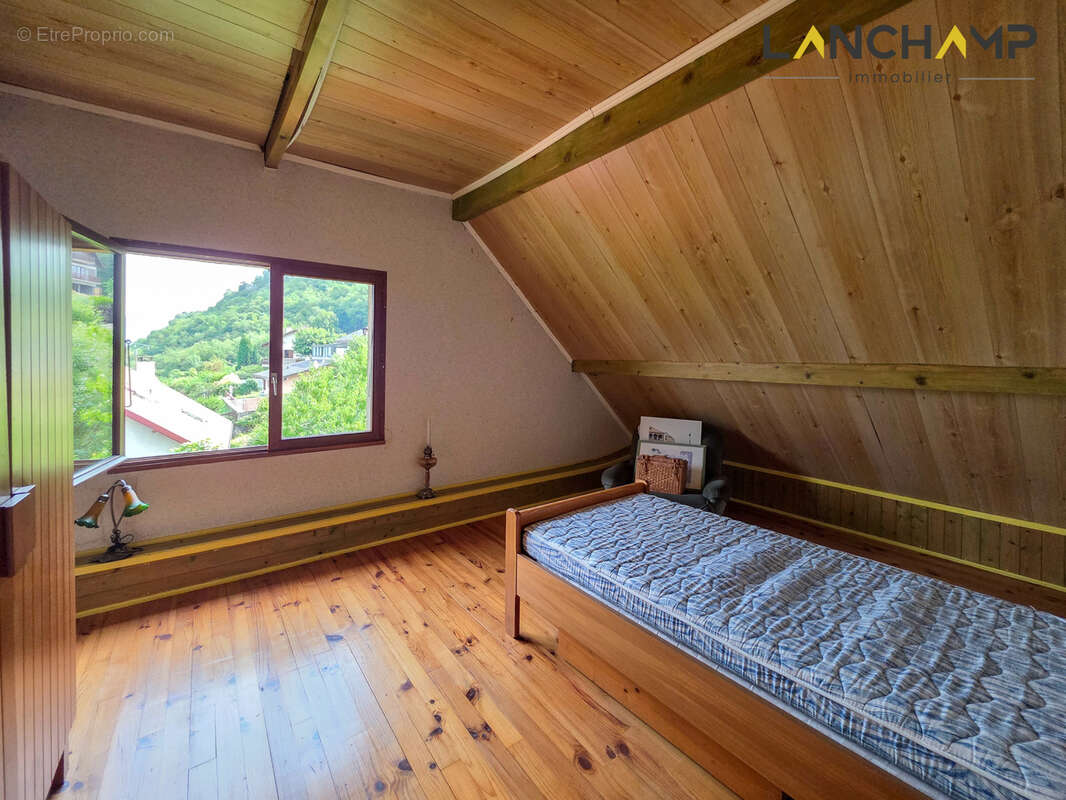Maison avec vue dominante, grand terrain et potentiel d'évolution - photo 12