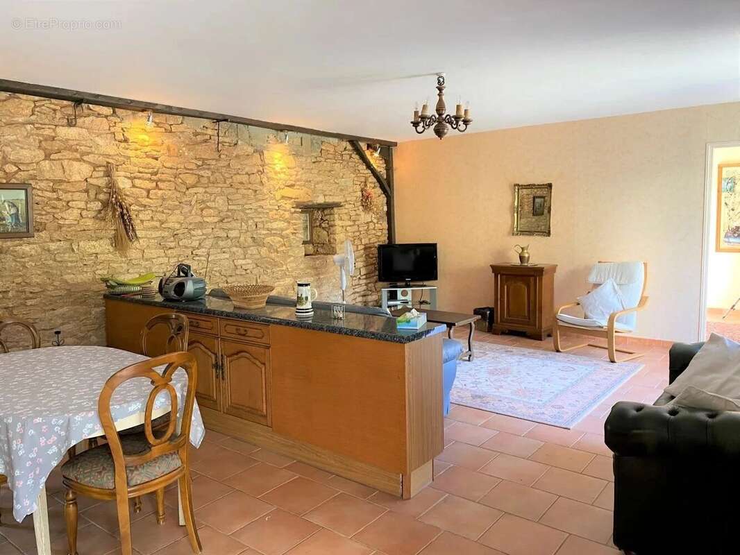 Maison à FRAYSSINET-LE-GELAT