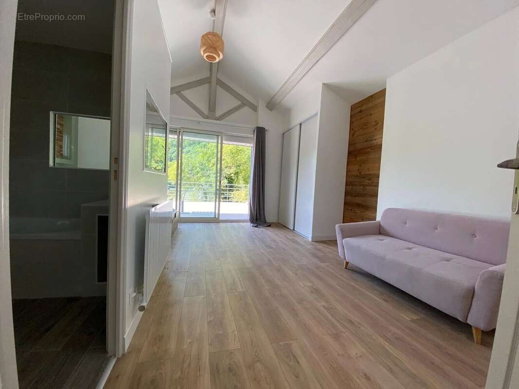 Maison à VEUREY-VOROIZE