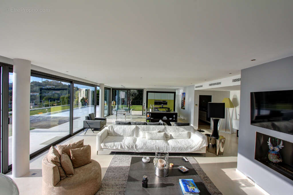 Maison à LES ISSAMBRES