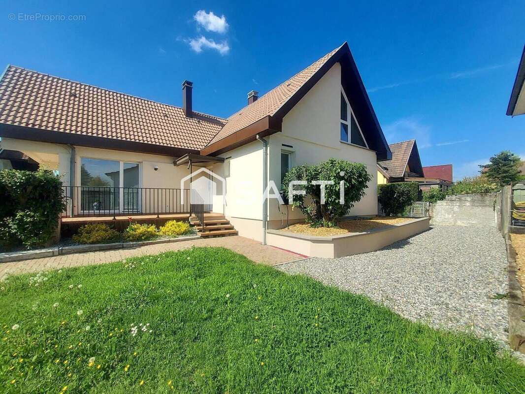 Maison 128 m² à Saint-Louis  - photo 2