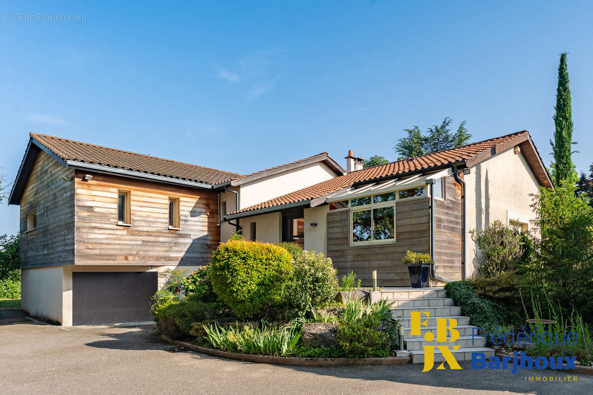 Maison à SAINT-GENIS-LES-OLLIERES