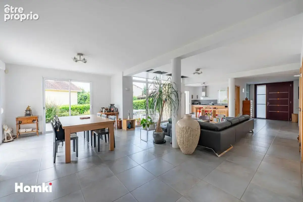 Propriété familiale T11 de 306.89 m² - photo 1