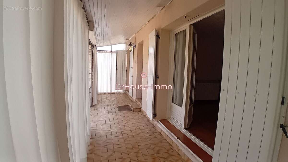 Maison 129 m² à Saint-Julien-Les-Rosiers  - photo 4