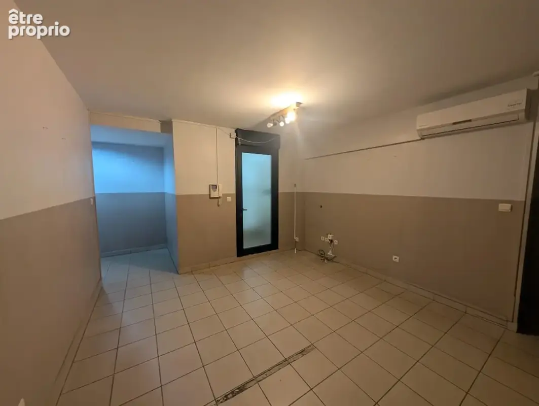 Commerce 78 m² à Saint-Pierre  - photo 8