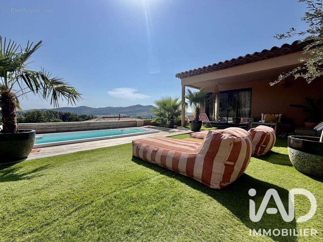 Photo 1 - Maison à LE CASTELLET