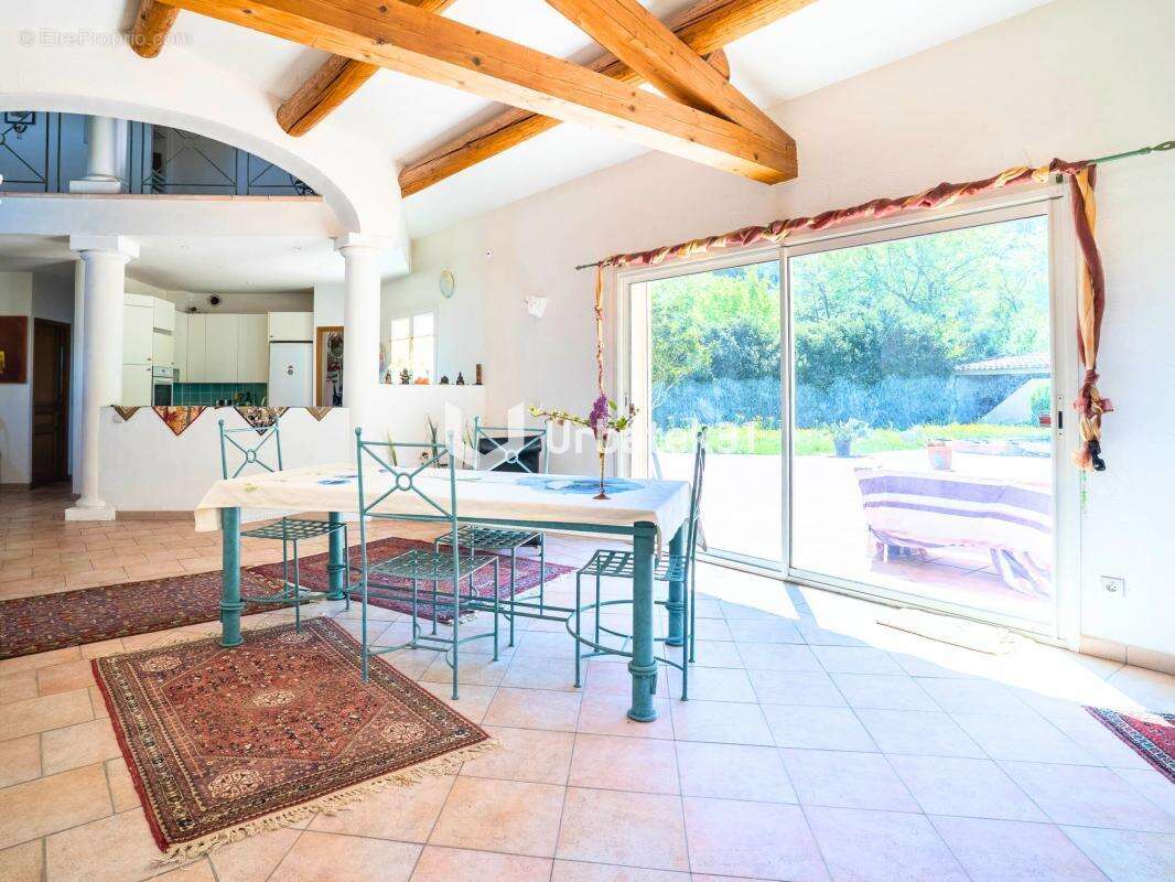 Maison à SAINT-ESTEVE-JANSON