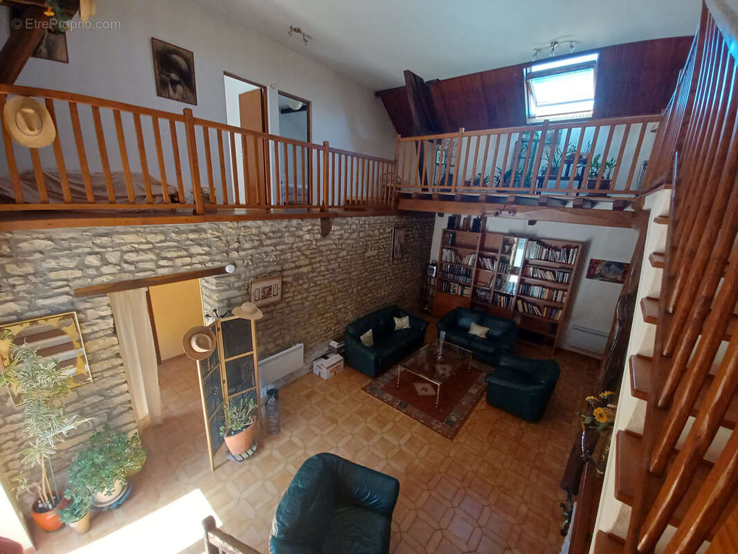 Situé à 35 min de BOURGES (18),  16 Min AVORD . Ensemble immobilier composé de deux maisons et isolé de voisin - photo 4