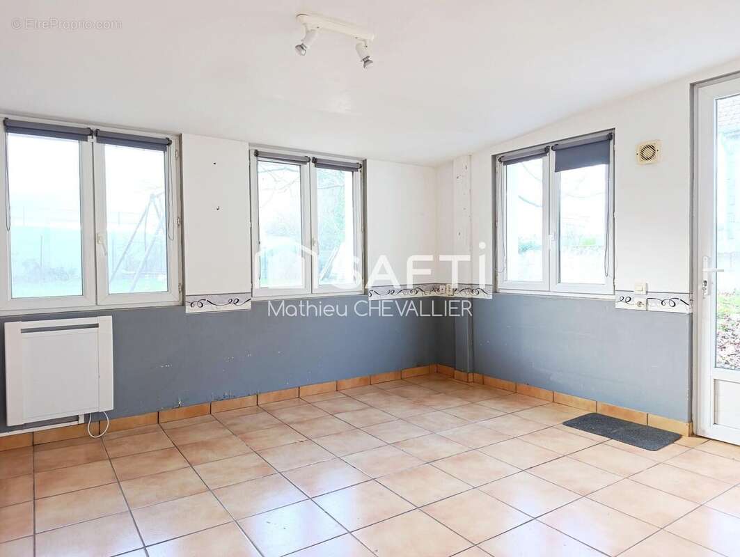 Photo 8
