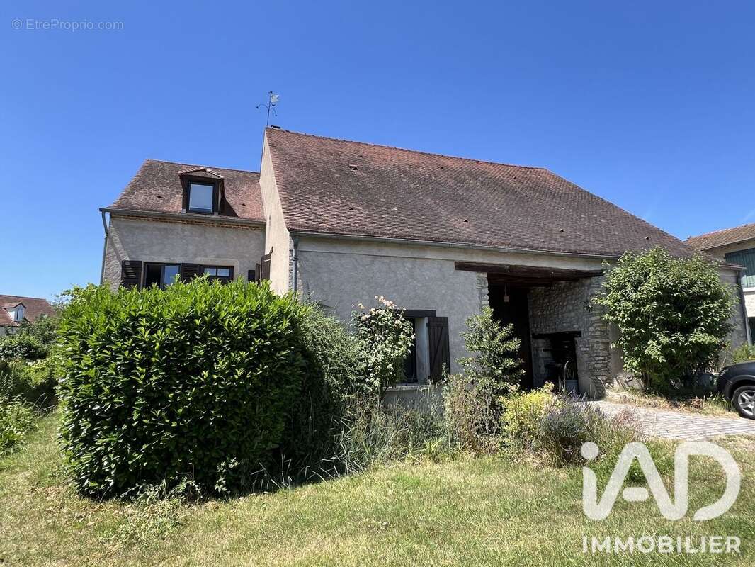 Photo 2 - Maison à CUSSET
