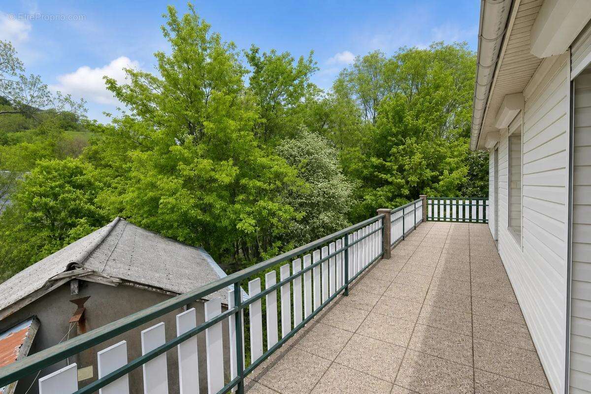 Maison 5 pièces avec jardin à Besse-et-Saint-Anastaise - photo 2