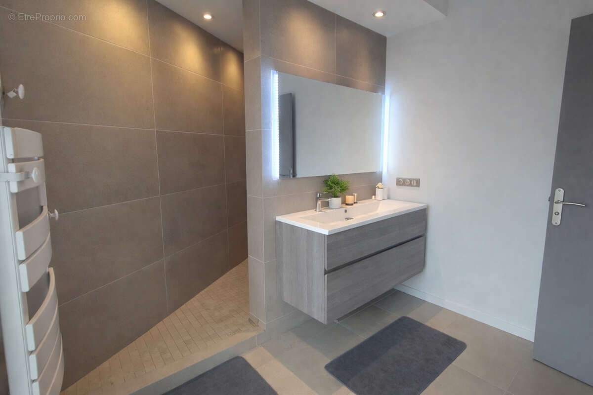 Appartement à VALLAURIS