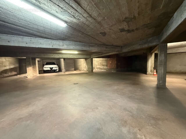 Place de parking couverte / triangle d'or - photo 4