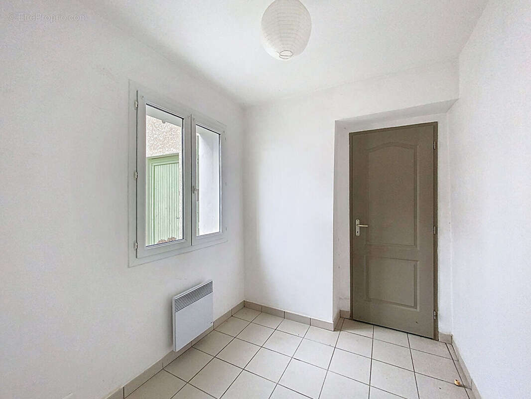 Maison individuelle , 96m2 sur terrain 400m2, trois chambres, un bureau,  un garage. - photo 8