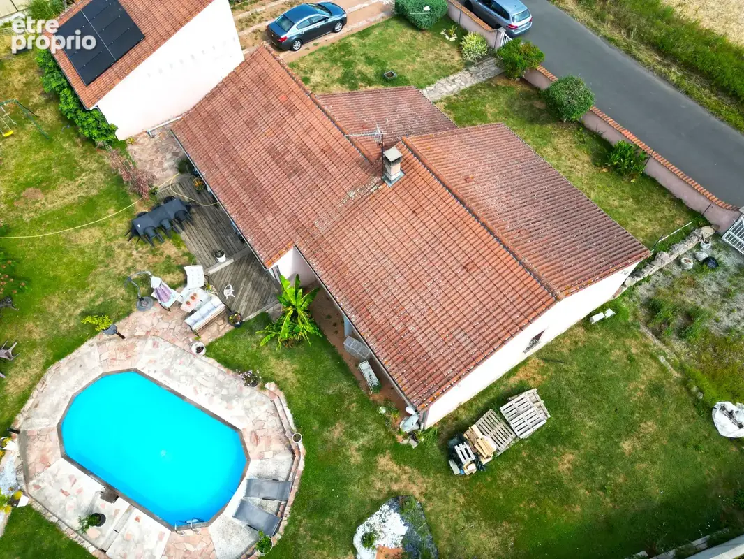 Maison à MARINGUES