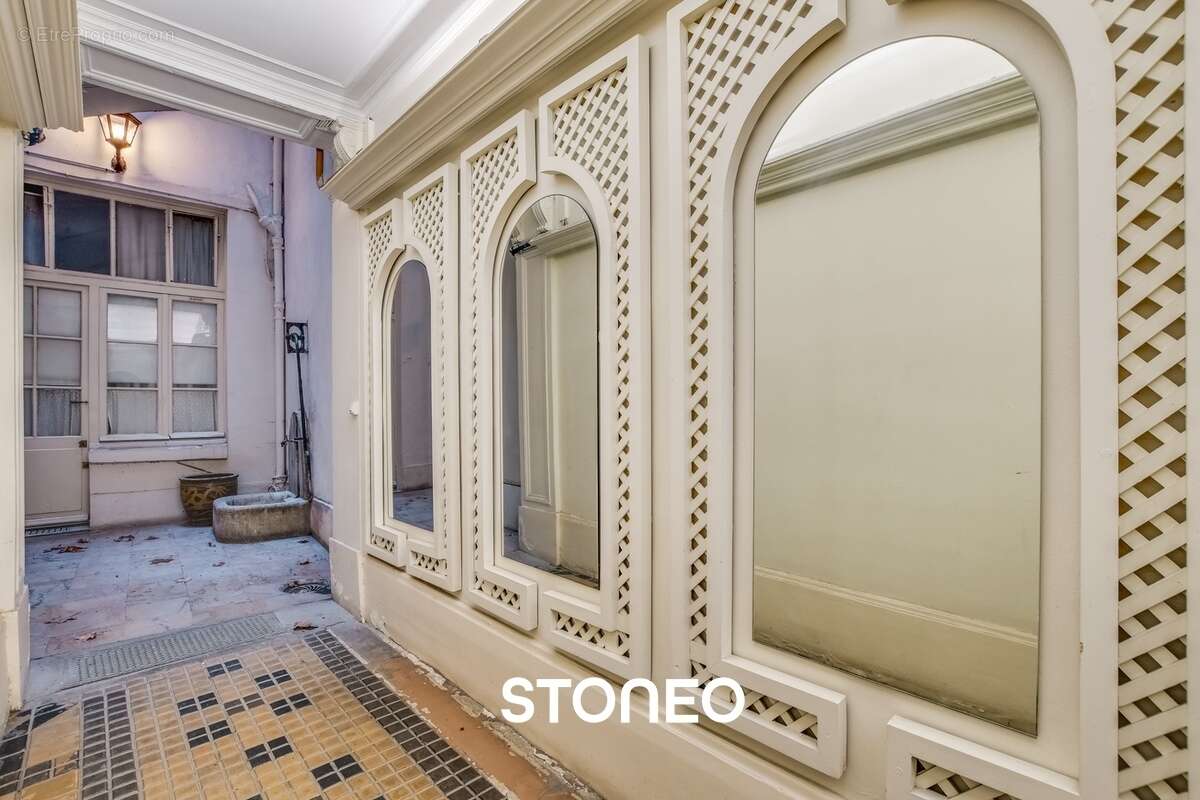 Appartement à PARIS-1E