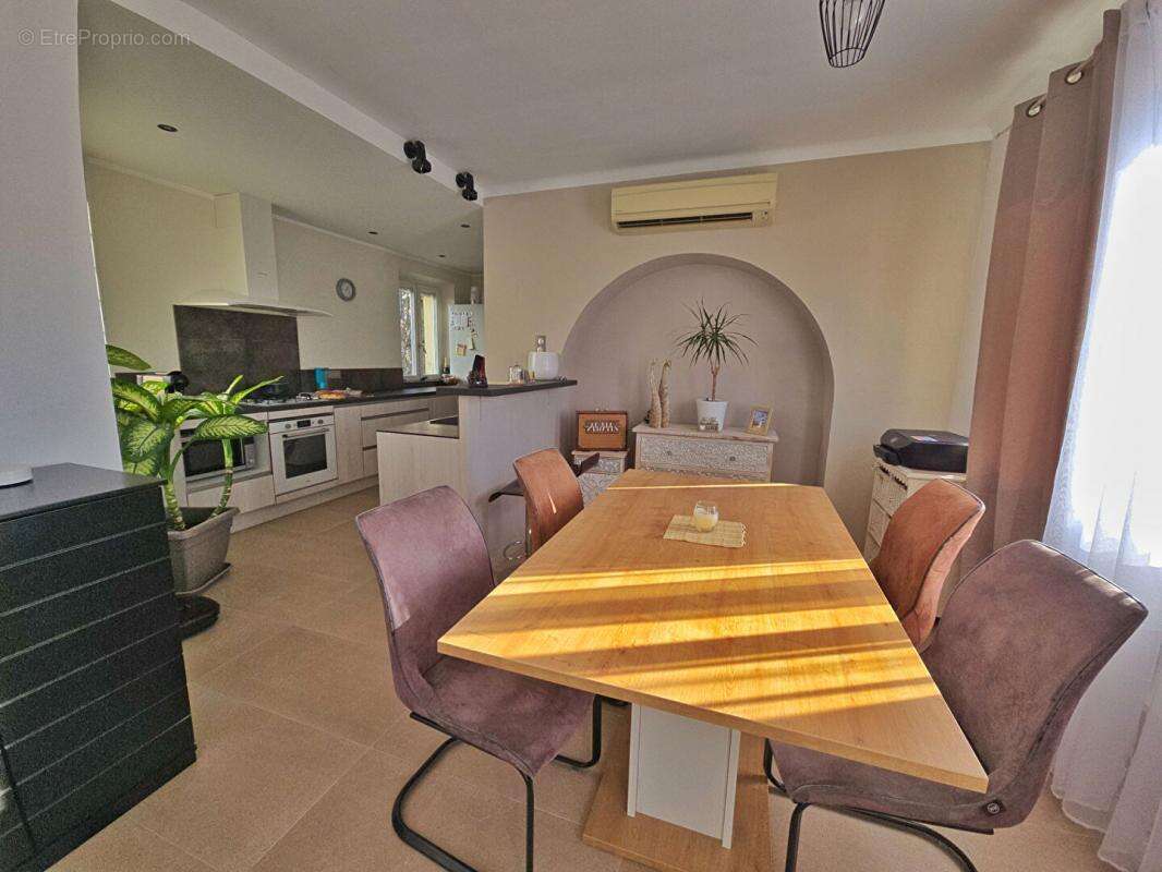 Appartement à VALLAURIS