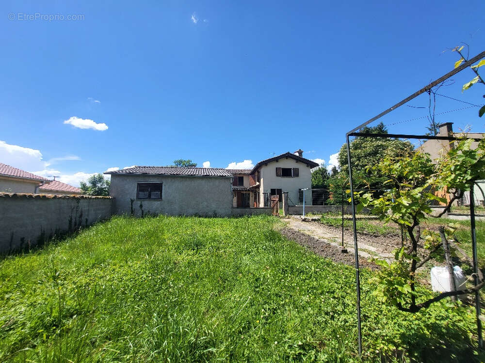 Maison à CRUZILLES-LES-MEPILLAT
