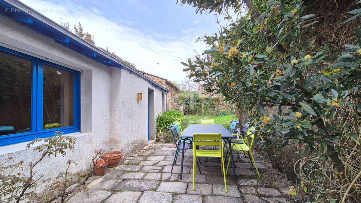 Maison à SAINT-ETIENNE-DE-MONTLUC