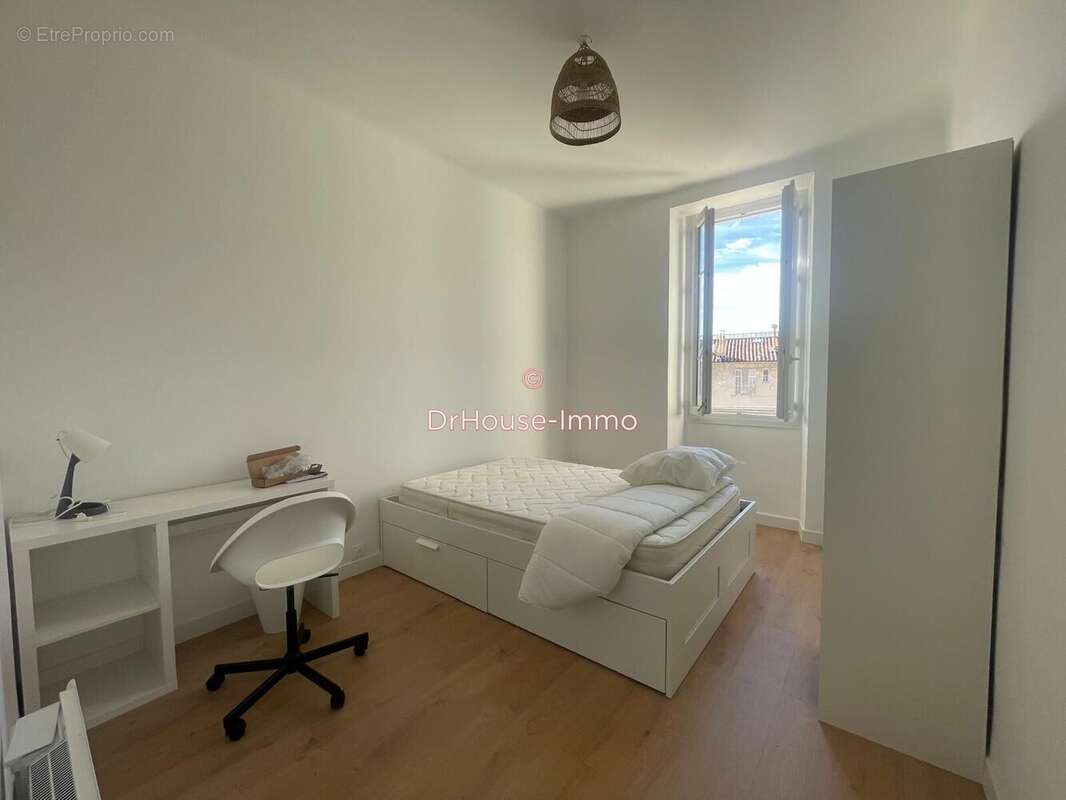 Appartement à MARSEILLE-5E
