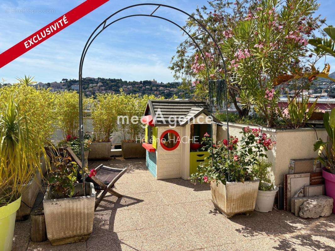 Nice - St Roch - Magnifique 4 pièces avec terrasse de 80 m2 en étage élevé, sans vis-à-vis. Copropriété avec piscine - photo 3