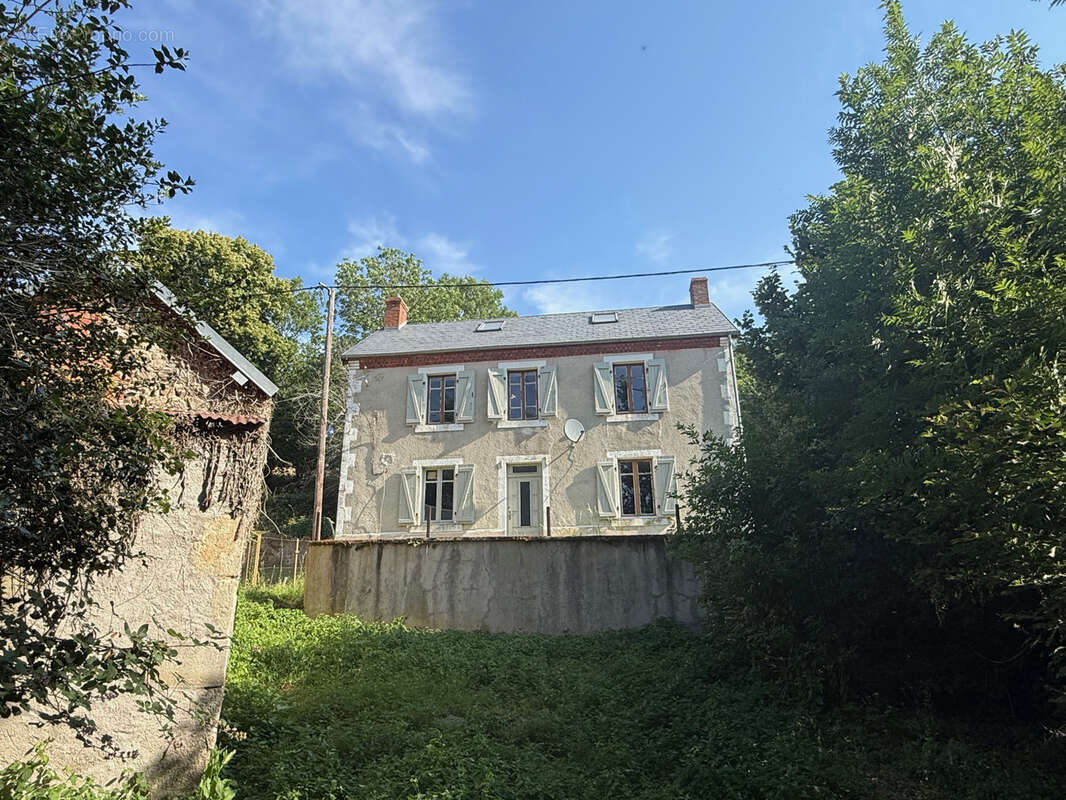 Auv 1225: Maison de caractère, grande grange, toits neufs, 1640m2 - photo 23