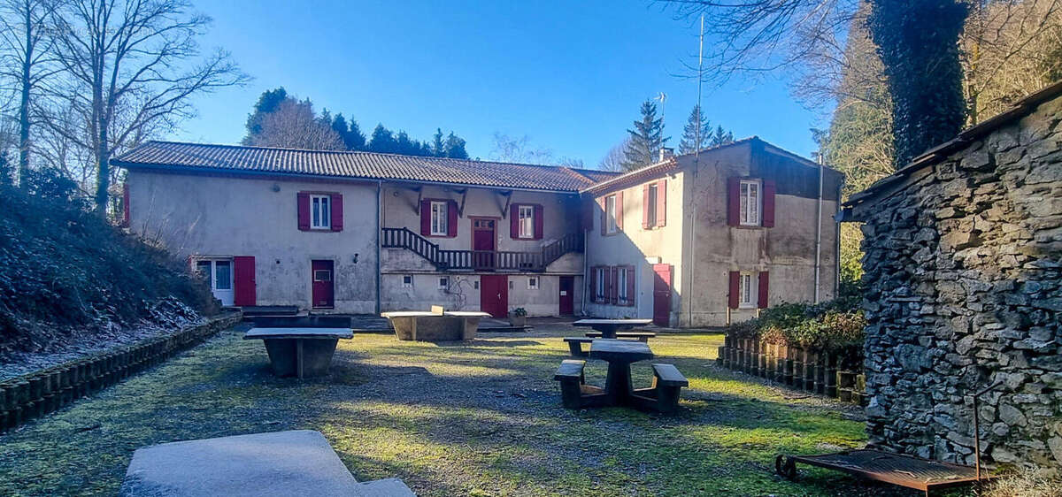 arriere - Maison à SAISSAC