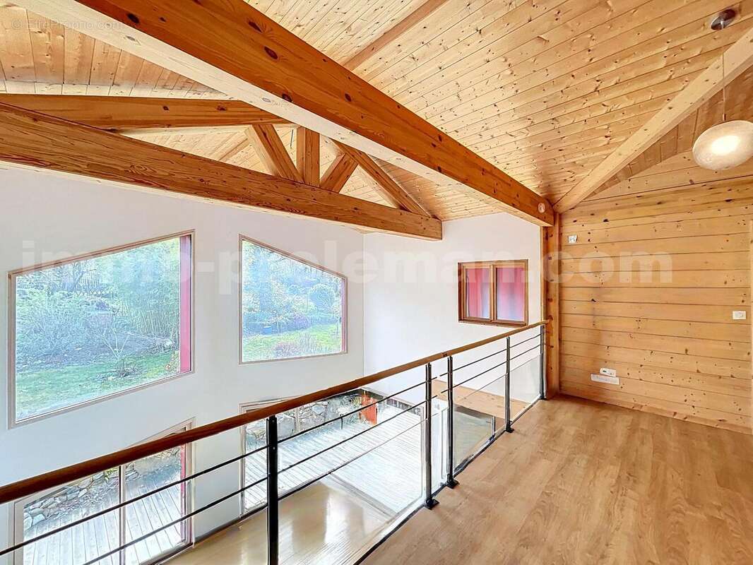 Maison_Chalet_Neuvecelle_Evian_Thonon_les_bains_proche_frontière_Suisse_Genève_villa_volume_commodité_architecte_Villa_lac_vue_leman_montagne_calme_lumineuse_véranda_ - Maison à NEUVECELLE