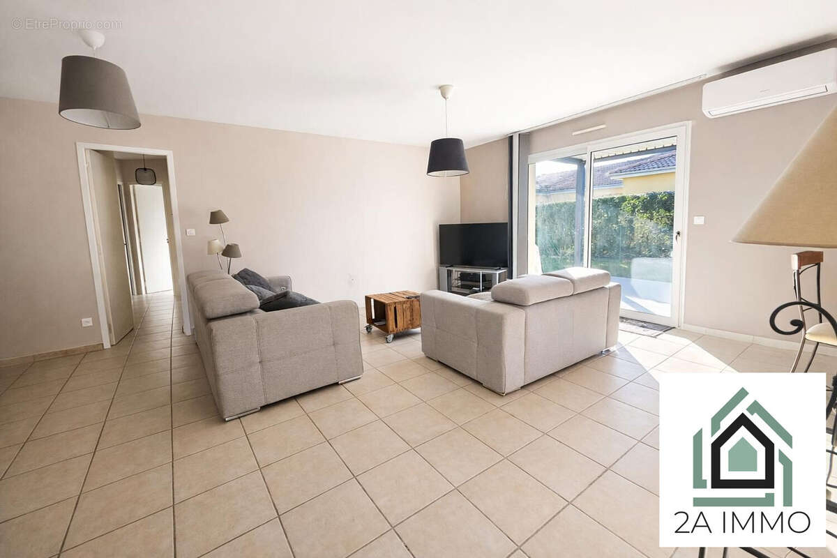 SALON - Maison à VARENNES-SUR-MORGE