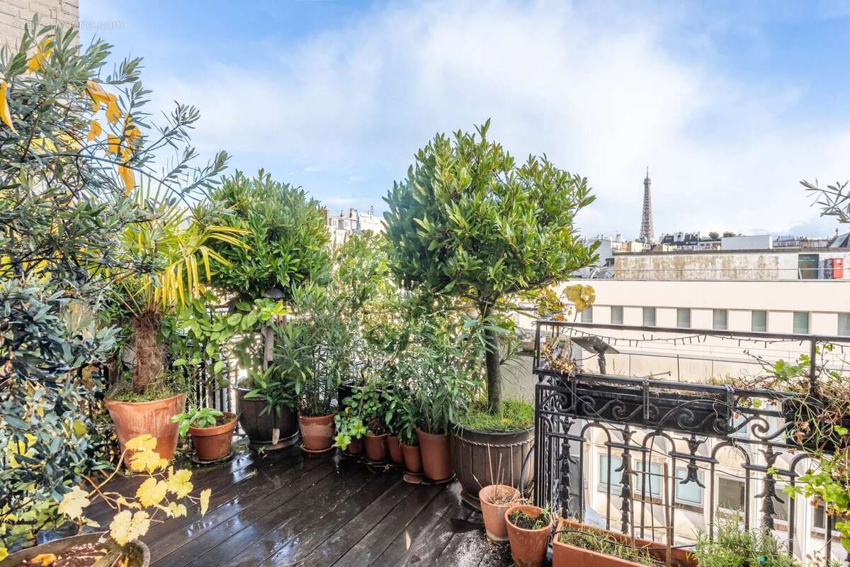 Appartement à PARIS-16E