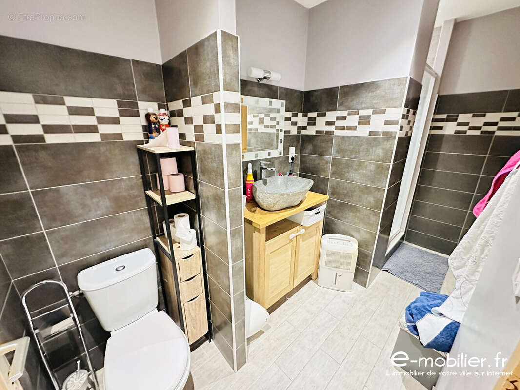 Maison à COURS-LA-VILLE