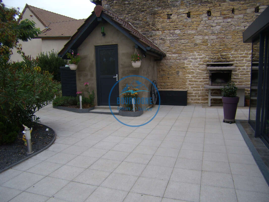 Maison à VARENNES-LE-GRAND