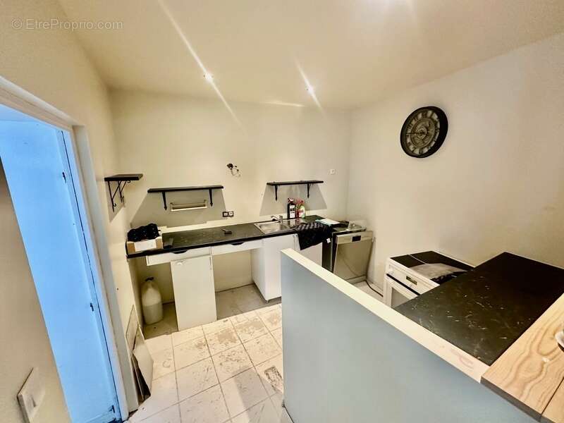 Commerce à CHATEAUNEUF-DU-FAOU