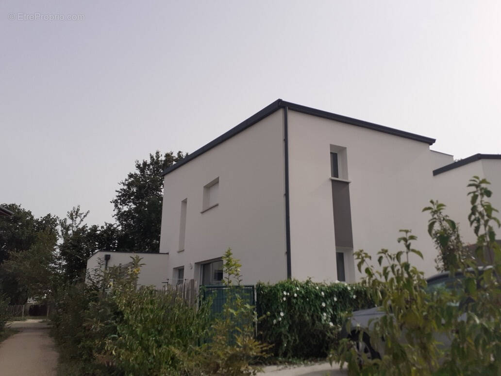 Maison à MONTREUIL-JUIGNE