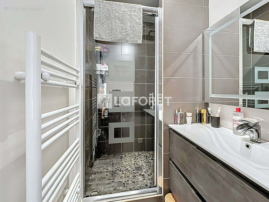 Maison à SAINT-ETIENNE-SUR-CHALARONNE