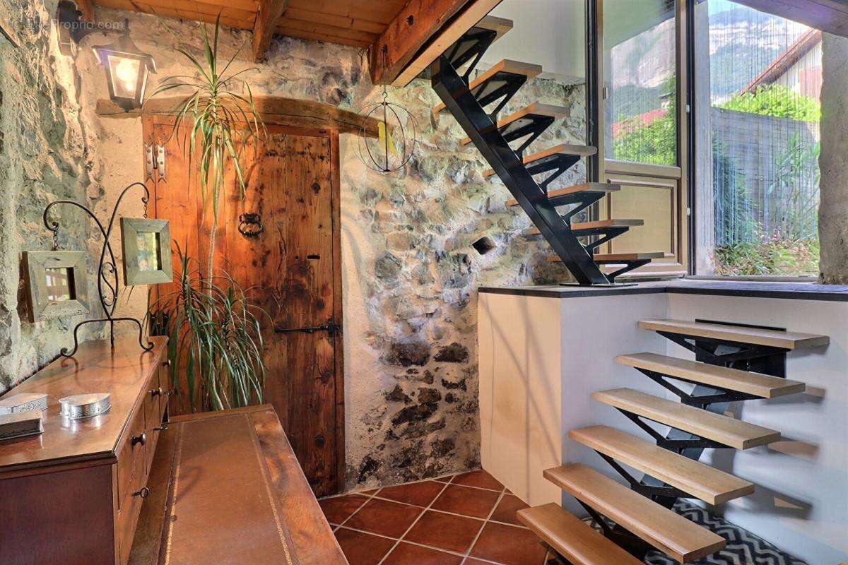 Maison de Ville 7P 210 m² avec jardinet + garage à CROLLES (38920) - photo 6