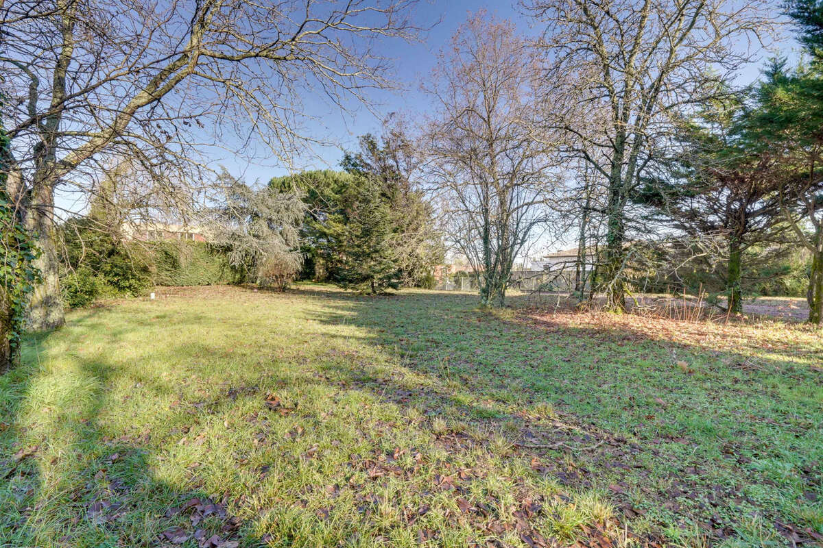 Terrain constructible de 1147m2 non viabilisé - photo 3