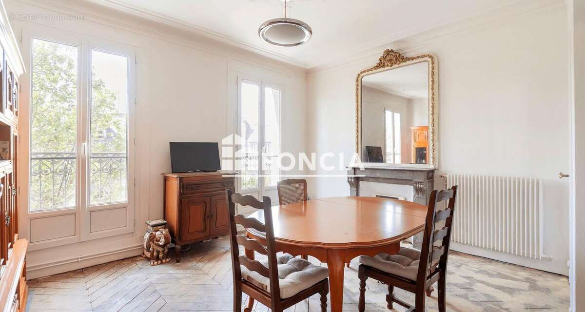 Appartement à PARIS-10E