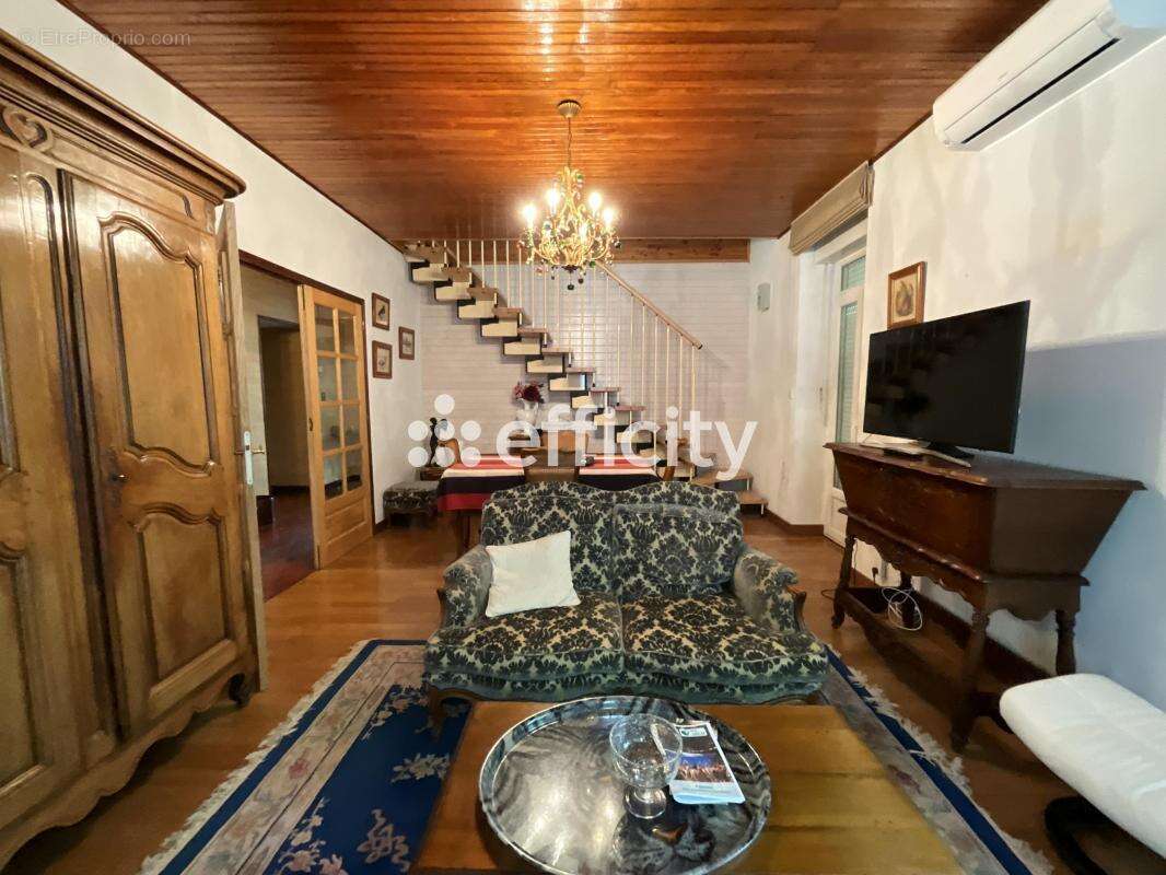 Appartement à PRIVAS