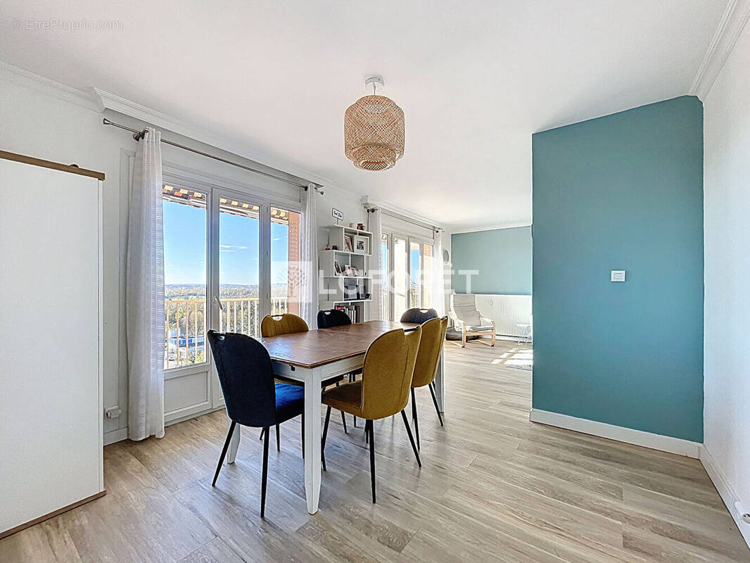 Appartement à RILLIEUX-LA-PAPE