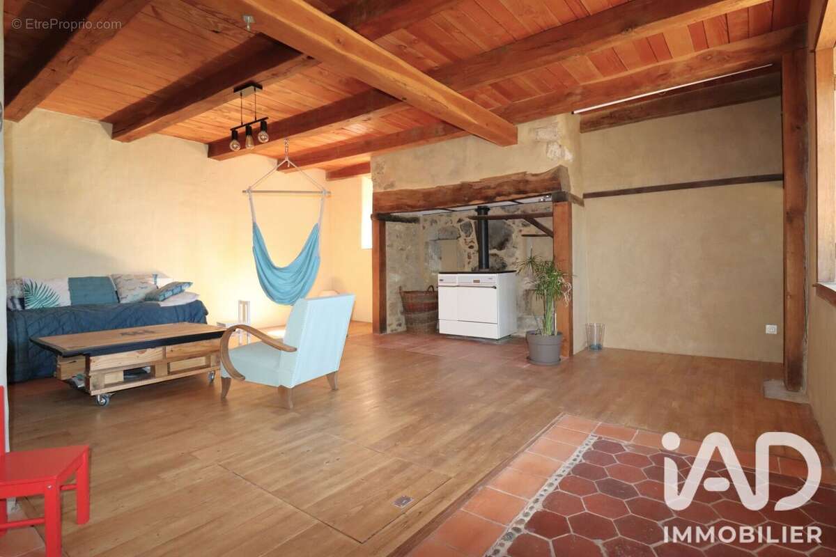 Maison 188 m² à Neuvic  - photo 9